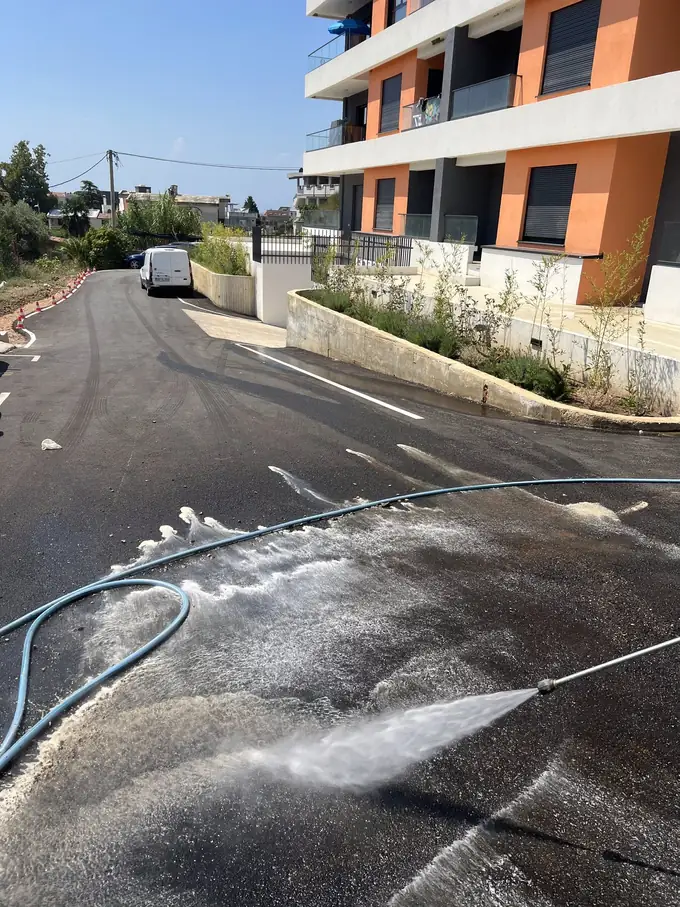 Pranje parkinga pod pritiskom